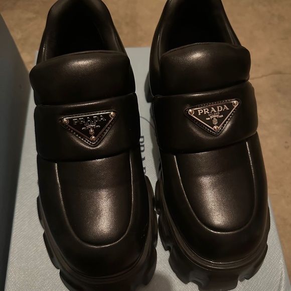 COPY - Prada - Picture 1 of 6